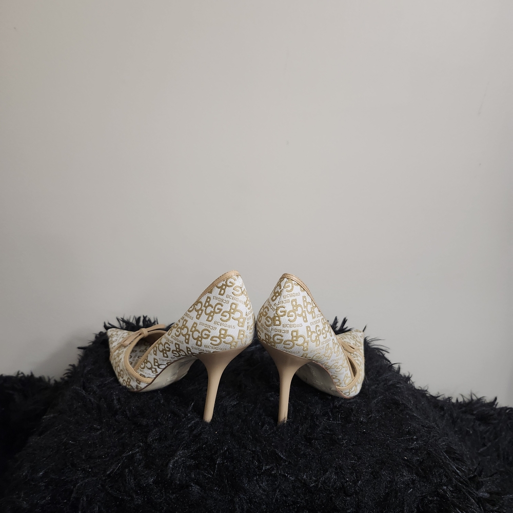 BCBG Cream and Gold Patterned Heels